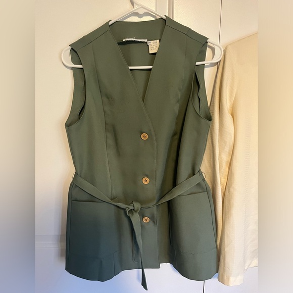 Halston for Girl Scouts uniform blouse and vest - Picture 6 of 8